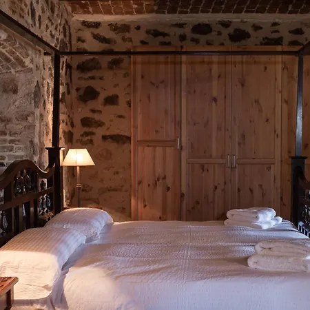 Dona Anita Lantställe *