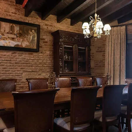 Dona Anita Lantställe *