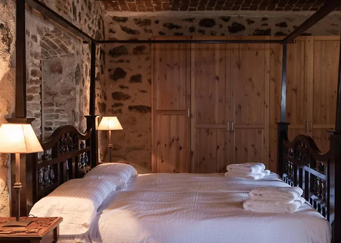 Dona Anita Landhuis *